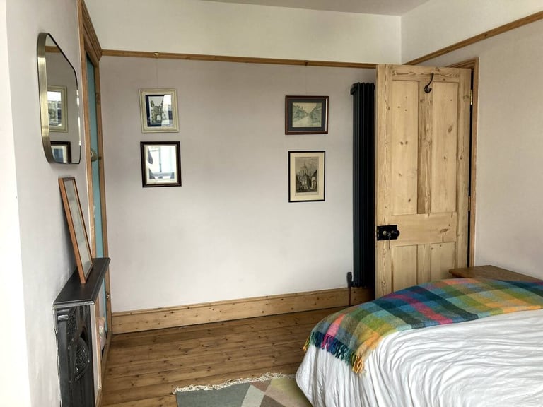 Fully furnished 3 double bedroom house £2000 per month for Dec- Feb only all bills included