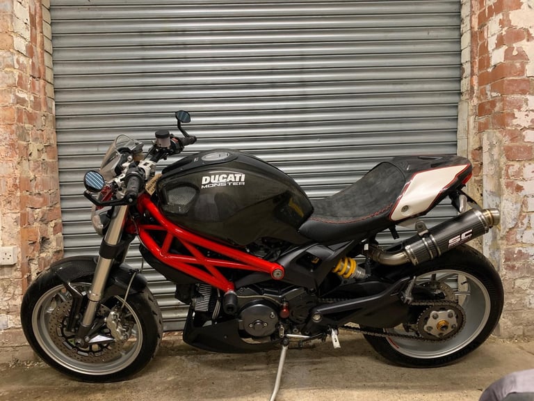 2010 Ducati M1100 MONSTER STREETFIGHTER STYLE CLASSIC MOTORCYCLE (LOW MILES)