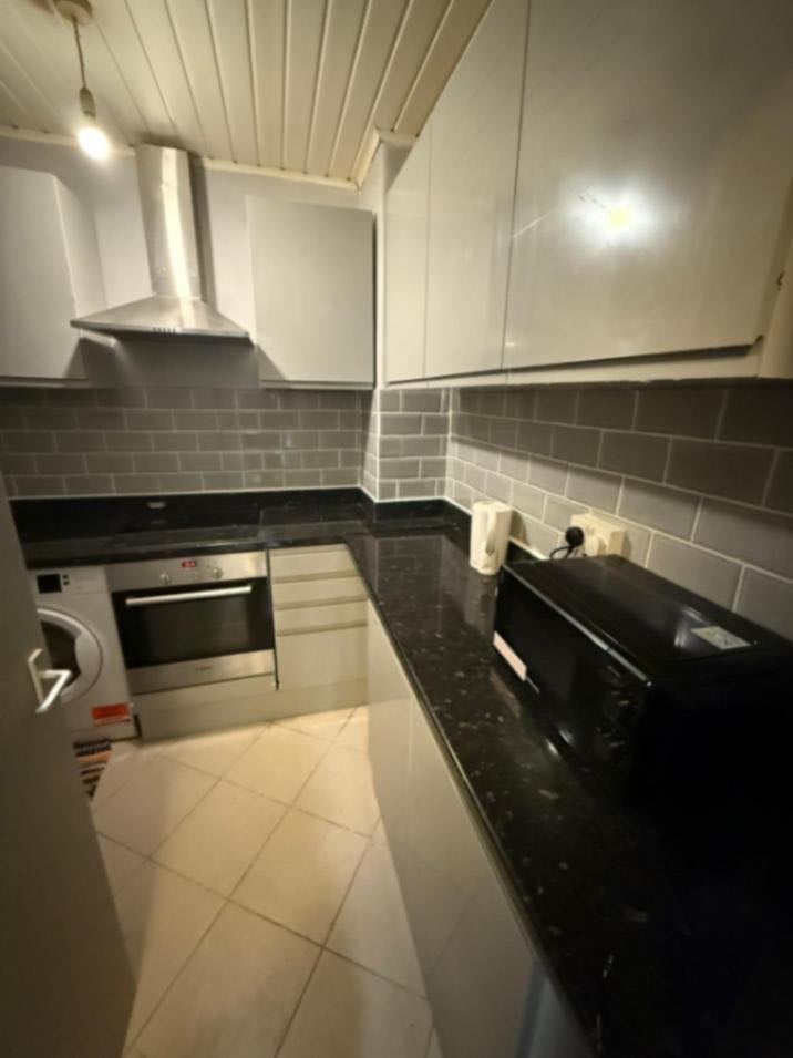 🏡🌞  ROOM AVAILABLE IN SEVEN SISTERS🏡🌞 