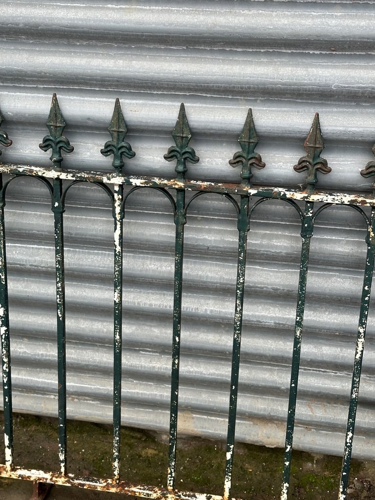 Vintage Cast Iron Garden Railing x4 Pieces