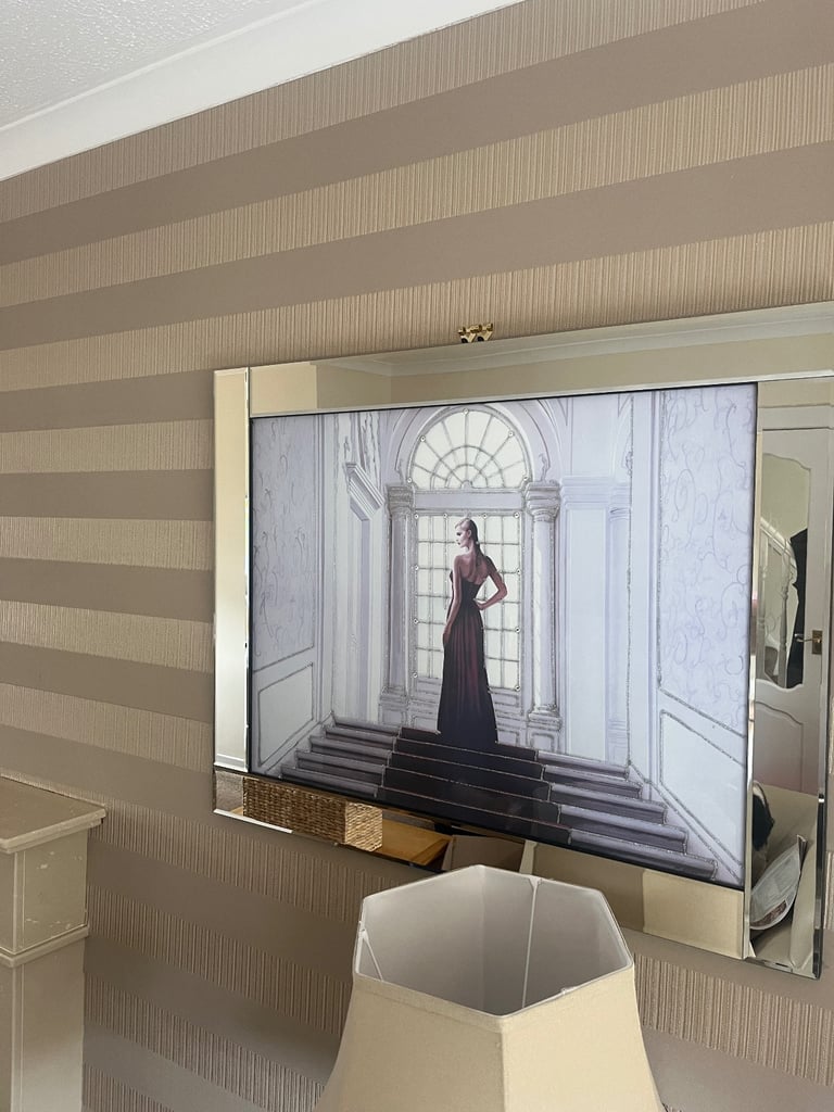 Mirrored frame prints and mirror 