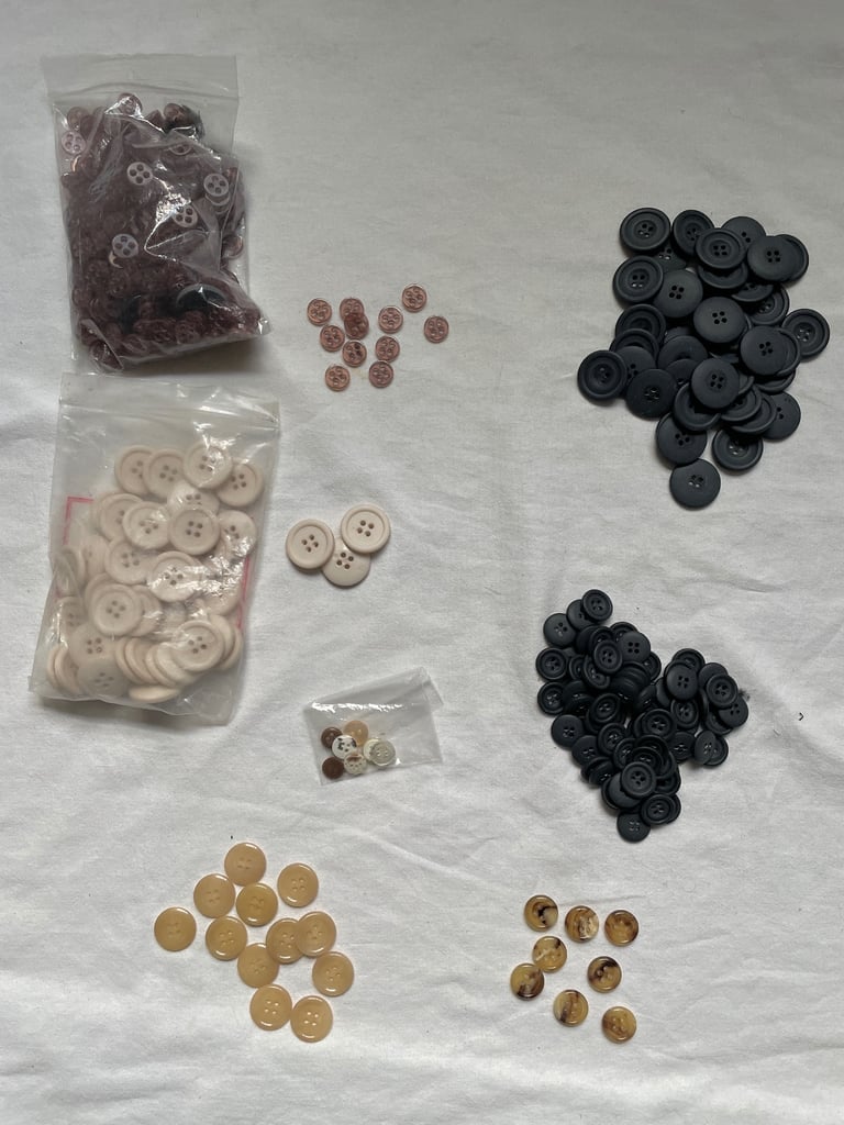 image for Various buttons in different sizes 