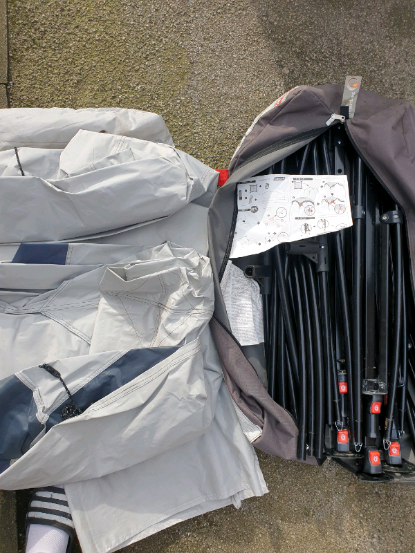Colleman fastpitch shelter 3.65 cm x 365cm in very good condition 
