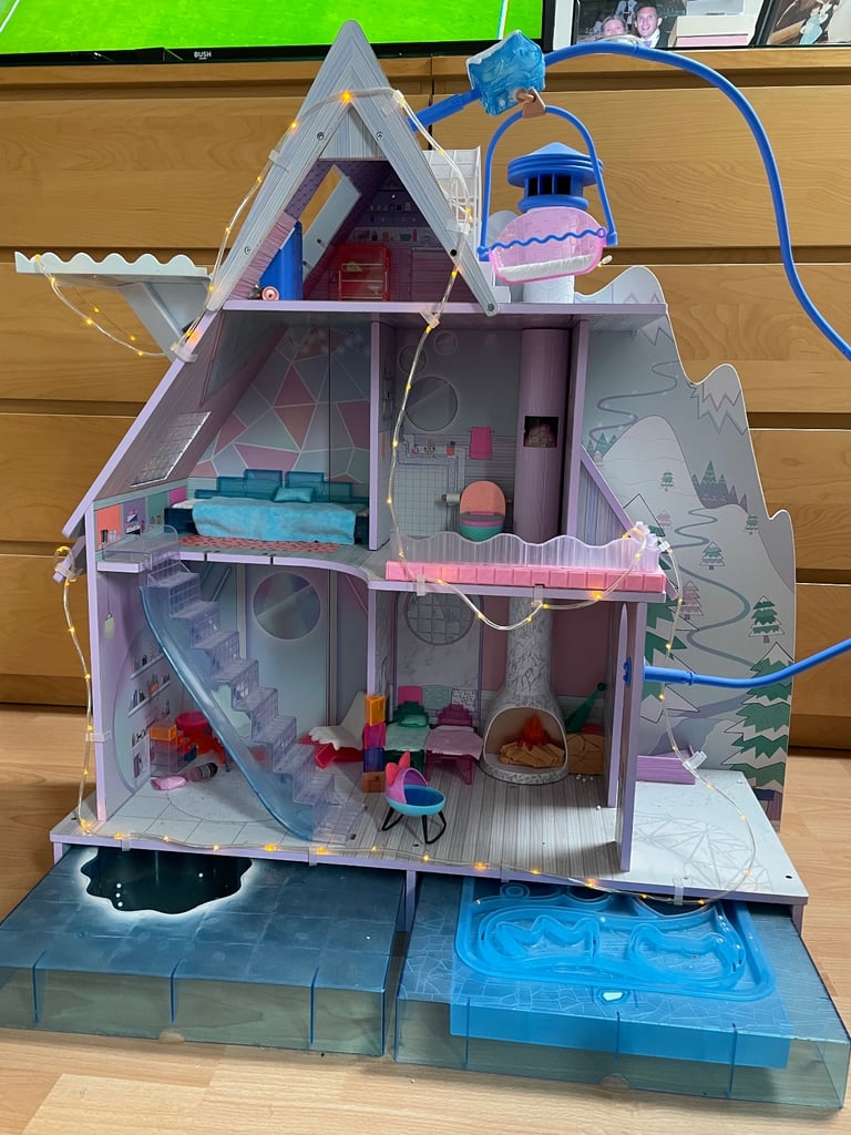 LOL dolls and doll houses