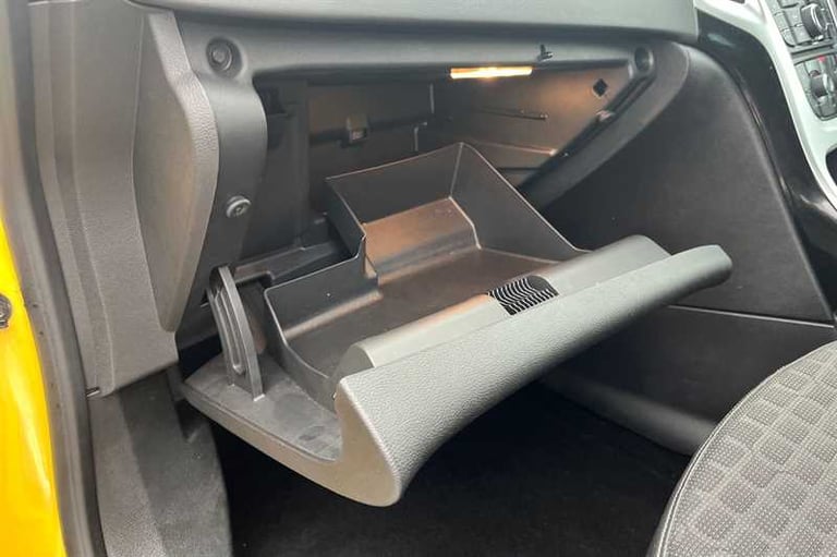 2015 Vauxhall Astra GTC 2.0 CDTi SRi Coupe 3dr Diesel Manual Euro 5 (s/s) (165 ps) Coupe Diesel M...