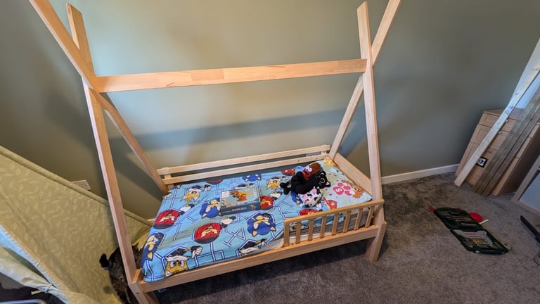 Toddler bed 