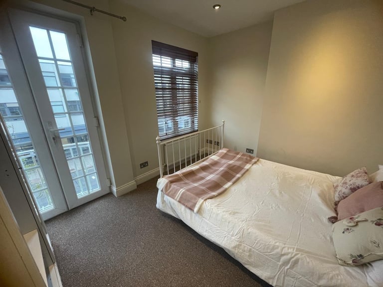 2 Bed Flat, Colston Road, East Sheen SW14