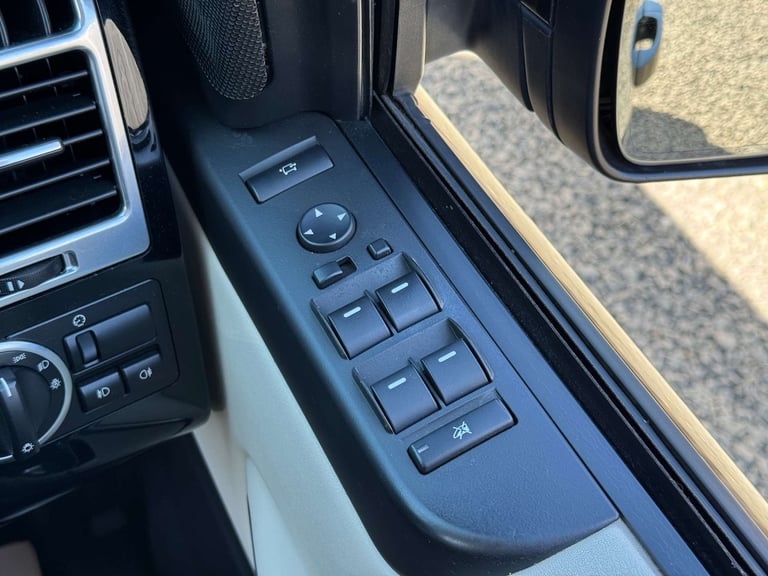 2012 Land Rover Range Rover 4.4 Range Rover Vogue SE TDV8 Automatic 4WD 5dr - NATIONAL DELIVERY* ...