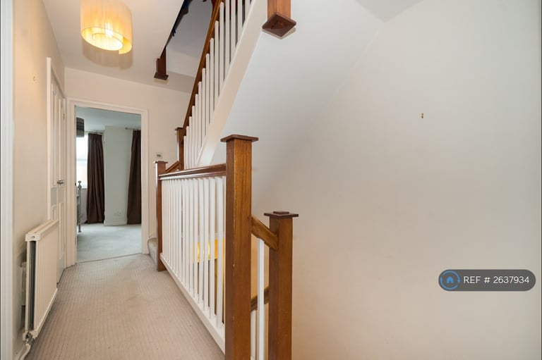 3 bedroom house in Trinity Road, London, SW17 (3 bed) (#2637934)