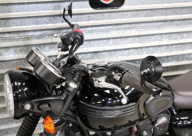 2018 18 TRIUMPH BONNEVILLE 900 T100 BLACK EDITION 9000 MILES TRADE SALE NEW MOT