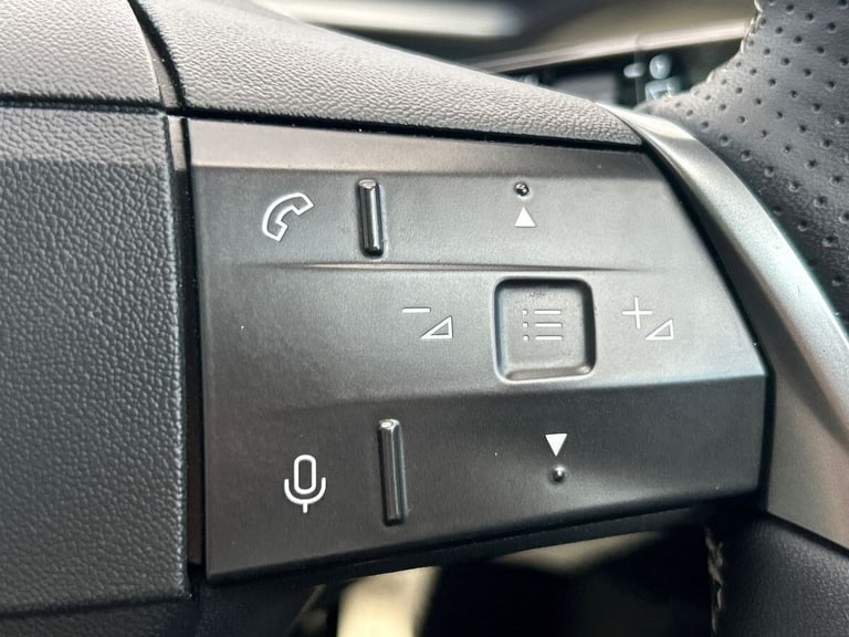  Vauxhall Grandland Electric 73kwh Ultimate Suv 5dr Electric Auto 213 Ps