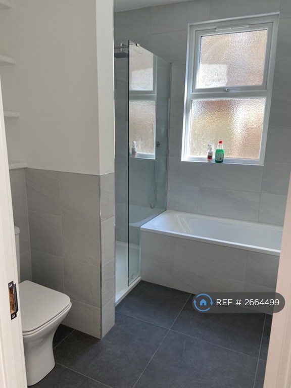 2 bedroom flat in Fleeming Road, London, E17 (2 bed) (#2664499)