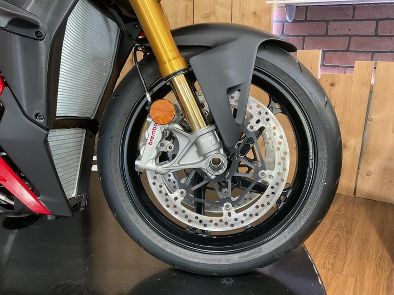 Ducati Streetfighter V4S 2025 in Stock! FREE UK DELIVERY! Stunning! 4.9% APR!!