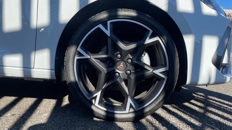 2025 Cupra Leon 1.5 eTSI (150ps) V2 DSG Automatic SUV Hybrid Automatic