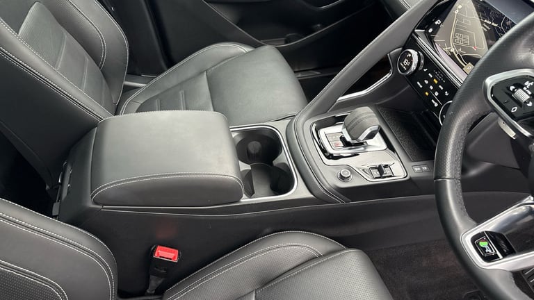 2022 Jaguar E-Pace 1.5 P300e 11.5kWh R-Dynamic HSE SUV 5dr Petrol Plug-in Hybrid Auto AWD Euro SU...