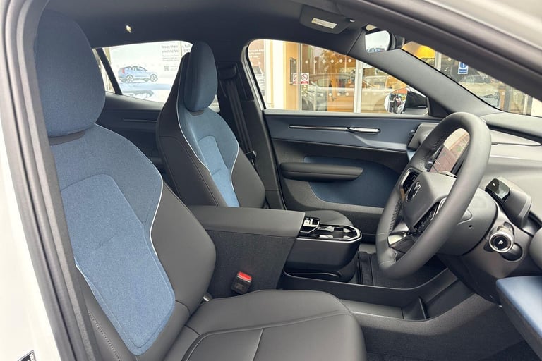 2025 Volvo EX30 Single Motor Extended Range 69kWh Plus SUV 5dr Electric Auto (272 ps) ESTATE Elec...