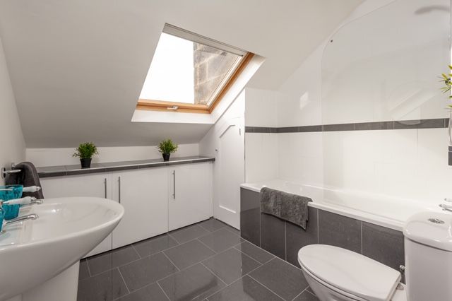 Beautiful dbl room in fully furn newly refurb flat