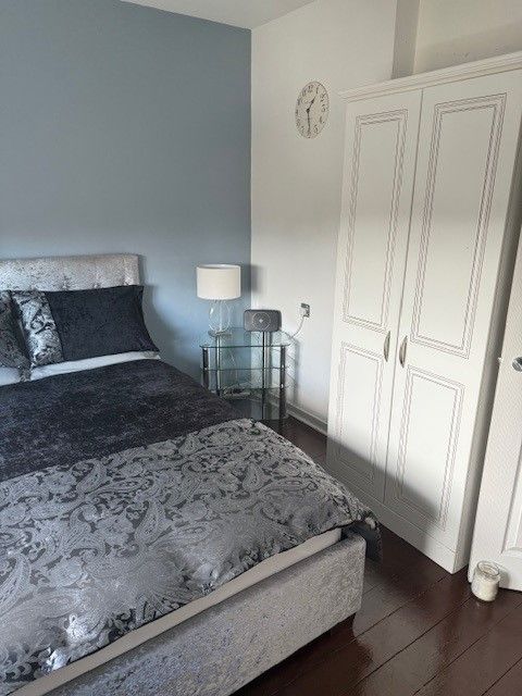 DOUBLE ROOM TO RENT BILLS INCLUDED 200 DEPOSIT IN ADVANCE 