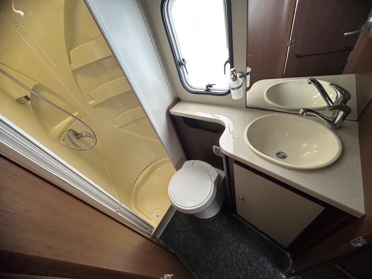 Roller Team Auto-Roller 694 4 berth DIESEL MANUAL 2014/14