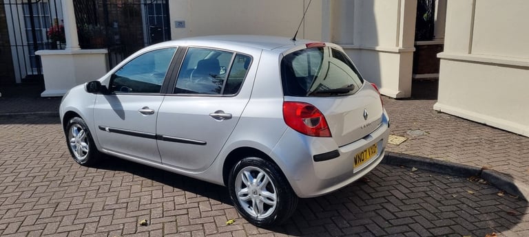 Automatic Renault Clio 1.6 Petrol 
