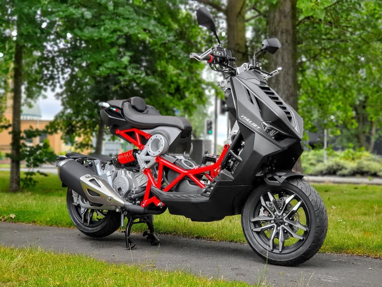 NEW 2025 Italjet Dragster 125cc Urban Sport Scooter