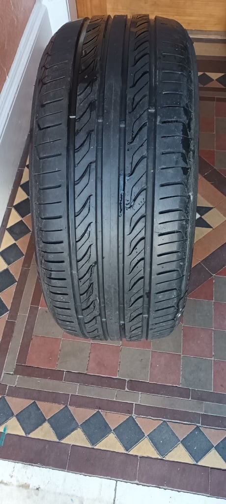 Car Tyre Landsail LS388 225/45R17 (1 Item)