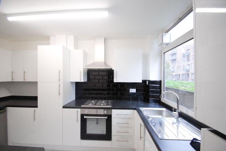 Two bedroom ground floor ex-local maisonette E14