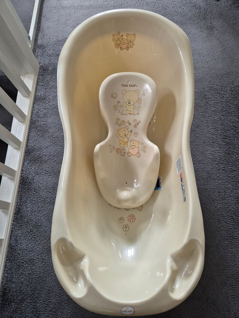 Baby bath with removable seat