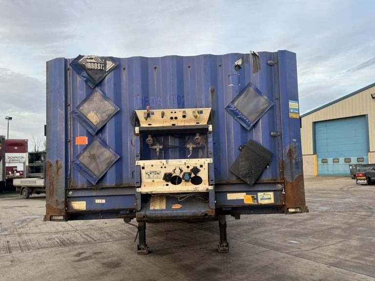 KRONE FLATBED TRI AXLE TRAILER 