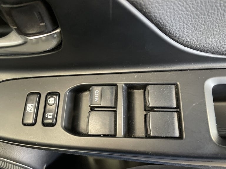 2016 Toyota Yaris VVT-h Excel Hatchback HYBRID Automatic