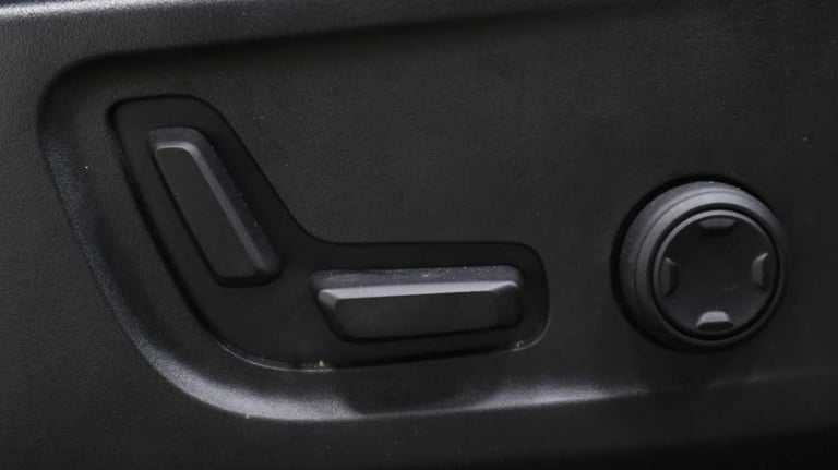 2024 Volvo XC40 2.0 B3 MHEV Plus DCT Auto Euro 6 (s/s) 5dr ESTATE Petrol/Electric Hybrid Automatic