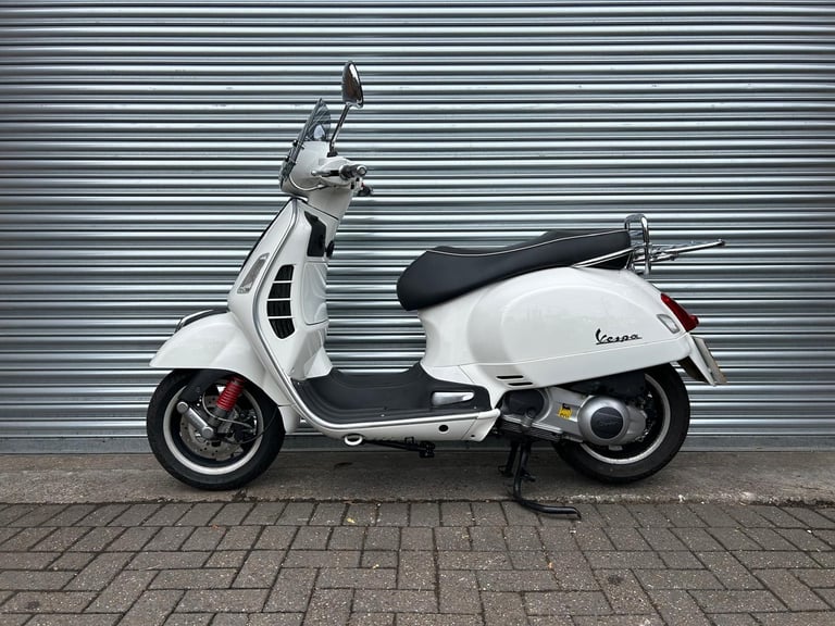 Piaggio Vespa GTS 300 Super