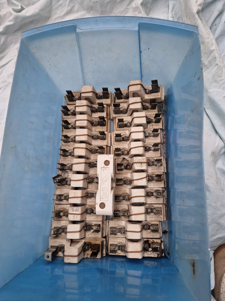 +++ MEM Kantark 50 AMP 500V Porcelain Rewireable Fuse Carrier +++