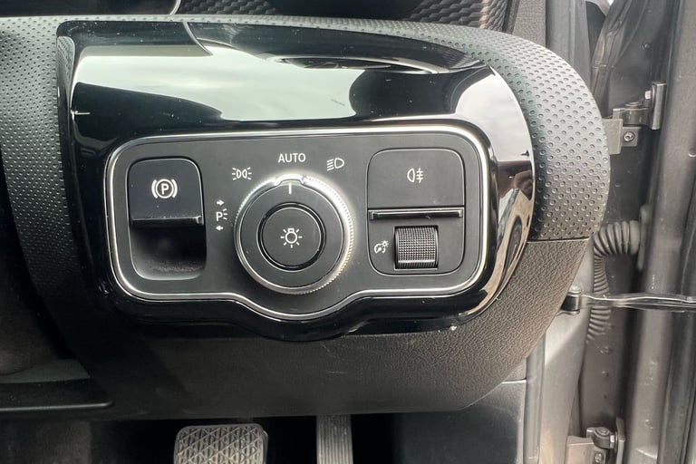 2019 Mercedes-Benz A-Class A180d Sport Executive 4dr Auto Saloon DIESEL Automatic