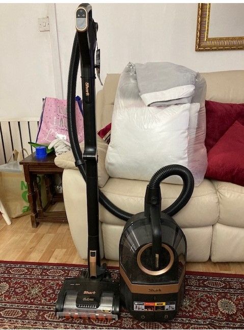 image for Shark Vacuum Cleaner DuoClean & Anti Hair Wrap Bagless Cylinder CZ500EUT in very good condition