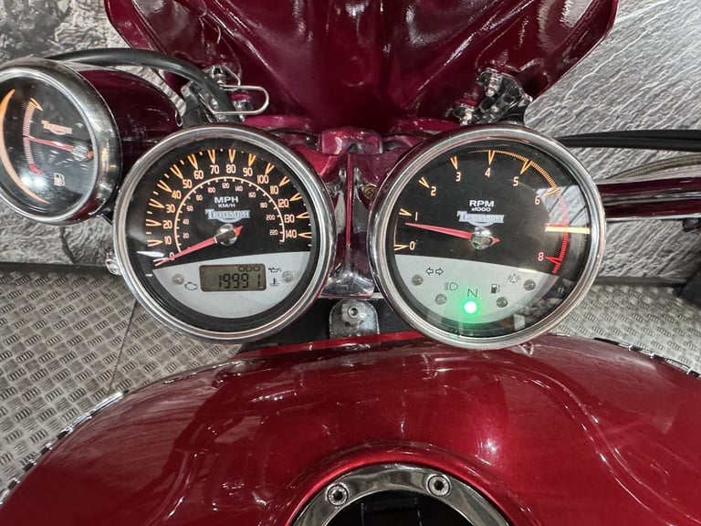TRIUMPH ROCKET III 3 2004