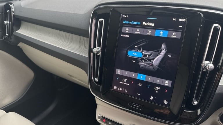 2025 Volvo XC40 Ultra, B3 Mild hybrid, Petrol, Bright Estate Petrol Automatic