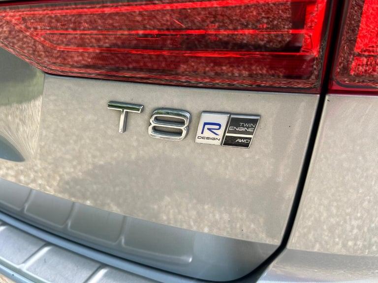 VOLVO XC60 2.0 R-Design T8 Twin Engine AWD 2018