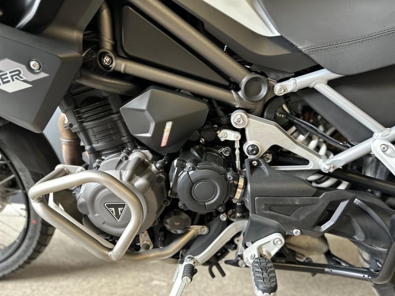 STUNNING ONE OWNER 2023/23 TRIUMPH TIGER 1200 RALLY PRO MOTORCYCLE 
