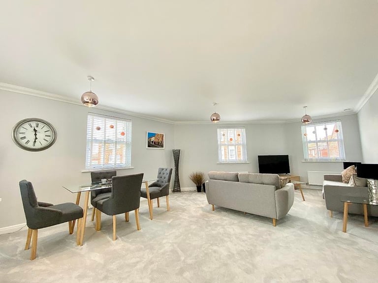 2 Bedrooms flat Edgware, close to the station in Edgware, London