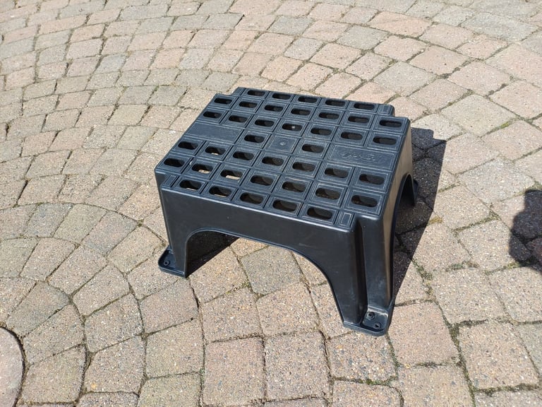 Single plastic caravan step 