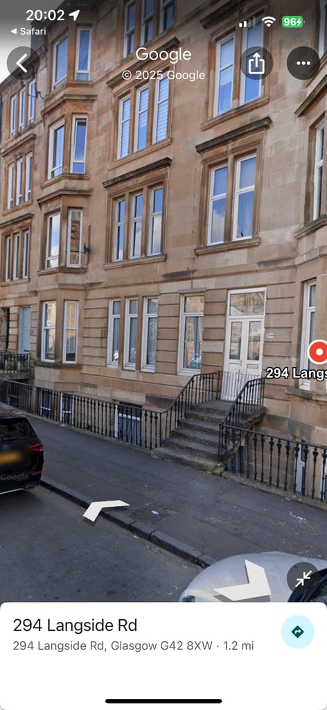 5 bedroom - 2 living room - 2 bathroom flat to let on 2 levels 