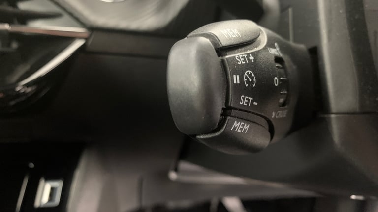 2023 Peugeot 2008 1.2 PureTech Allure Premium + SUV 5dr Petrol Manual Euro 6 (s/s) (100 ps) SUV P...