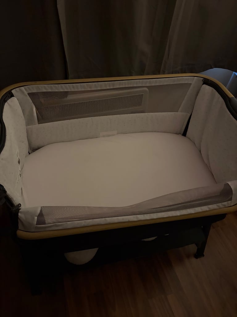 Tutti Bambini CoZee Lite Bedside Crib Grey and Oak