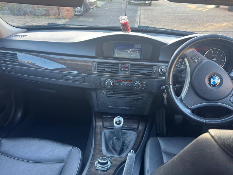 BMW, 3 SERIES, Saloon, 2011, Manual, 1995 (cc), 4 doors