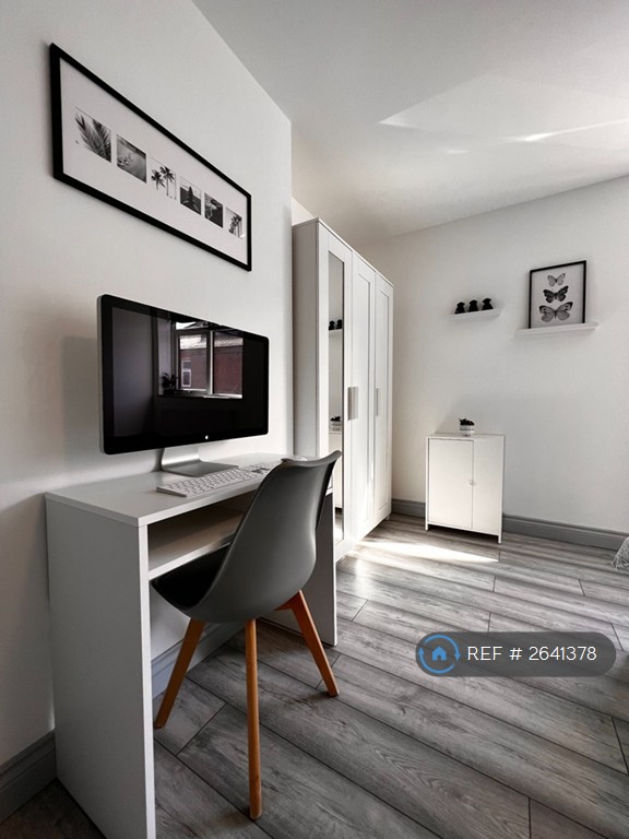 1 bedroom in Warwick Street, Leicester, LE3 (#2641378)