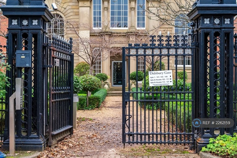 2 bedroom flat in Didsbury Gate, Manchester, M20 (2 bed) (#2262159)