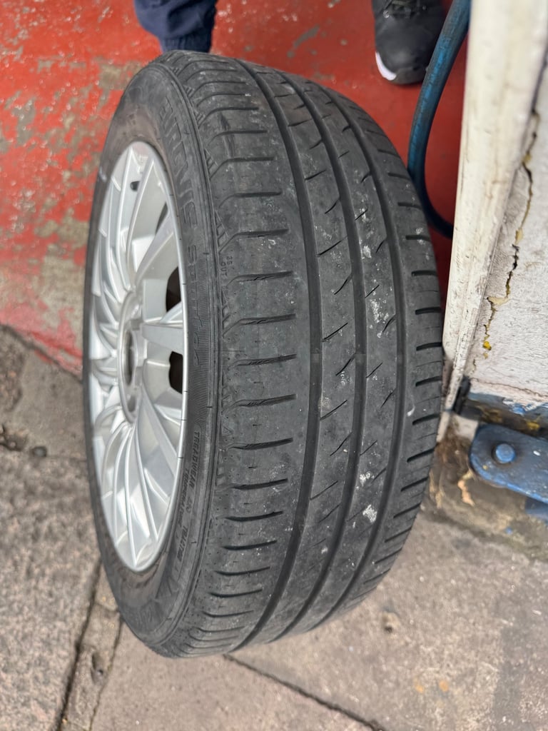 4 x Original Fiat 500 alloys and tyres! 15 inch - Good condition!