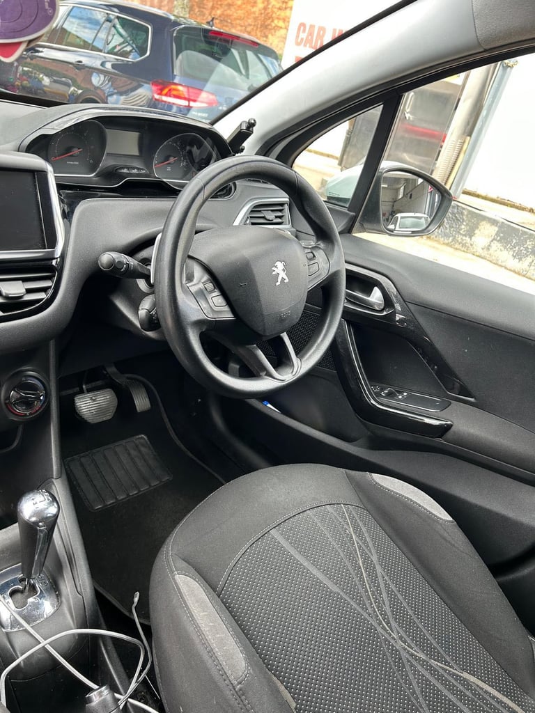 Peugeot, 208, Hatchback, 2013, Semi-Auto, 1398 (cc), 5 doors