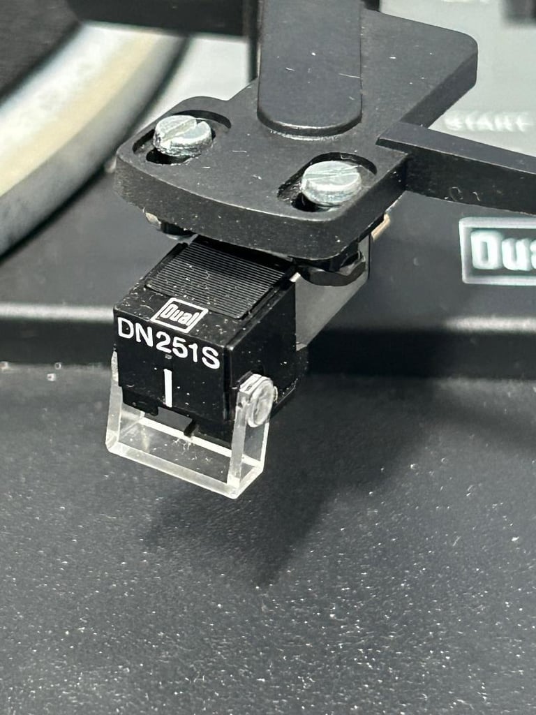 PENDING. CS 435-1 Record player turntable